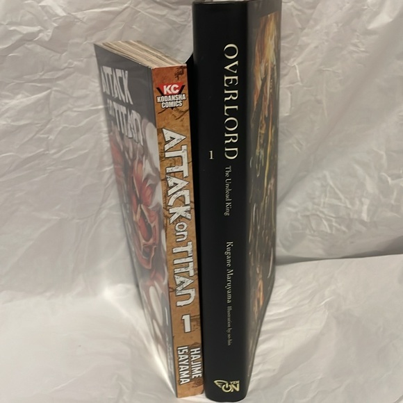 Lot of 2 Graphic Novels  Overlord, Vol. 1 & Attack on Titan 1 - Picture 9 of 9